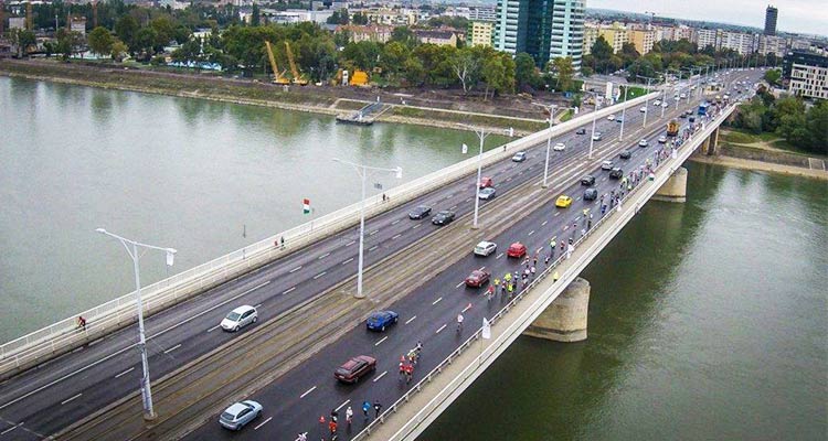 匈牙利布達佩斯阿帕德橋(Árpád híd)