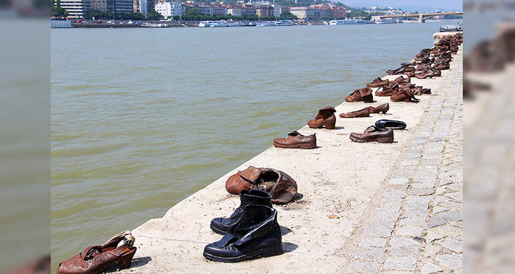 匈牙利布達佩斯多瑙河岸的鞋子(Cipők a Duna-parton)