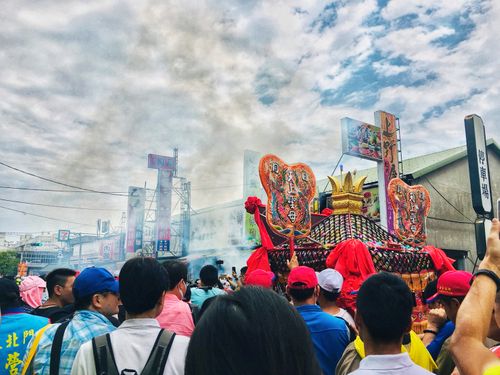 00004 03 taichung dajia mazu pilgrimage activity set off firecrackers