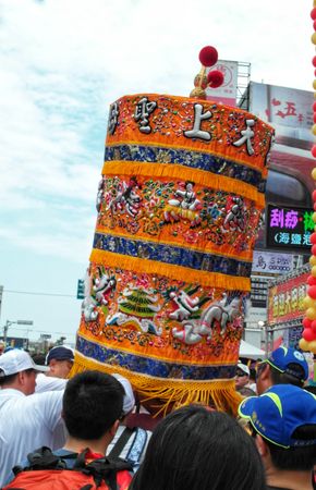 00004 06 taichung dajia mazu pilgrimage activity parasol